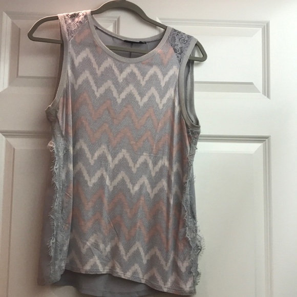 Blouse. Grey and salmon chevron. Lace side detail - Picture 1 of 5